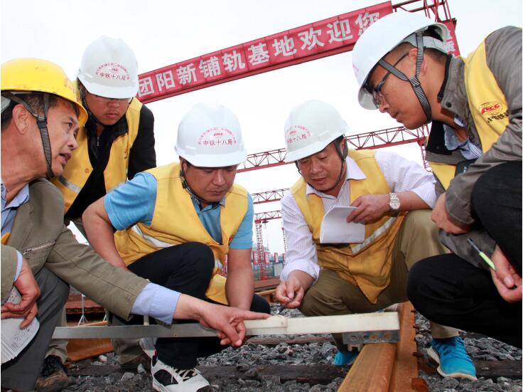 中國鐵建十八局集團二公司武九客專500米長軌鋪設技術創新側記 中國鐵建十八局集團二公司武九客專500米長軌鋪設技術創新側記