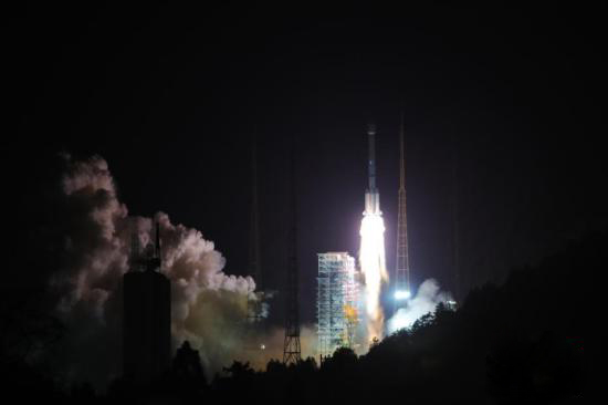 北斗三號(hào)衛(wèi)星系統(tǒng)首設(shè)計(jì)師謝軍:掀開(kāi)國(guó)人探索宇宙的新篇章