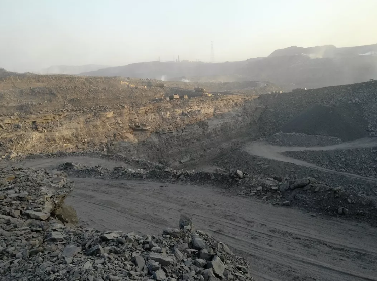 礦區(qū)石頭運輸 礦區(qū)石頭運輸